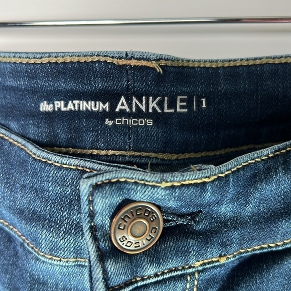 The platinum ankle Chicos jeans size 1 (8)  like new inseam 28”. A57 - Picture 2 of 3